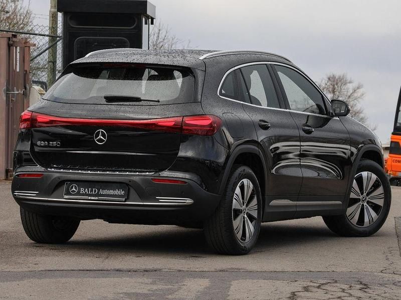 Gebraucht Mercedes EQA250 Progressive 139 kW (190 PS) 2025 Schwarz metalliclack kosmossch SUV