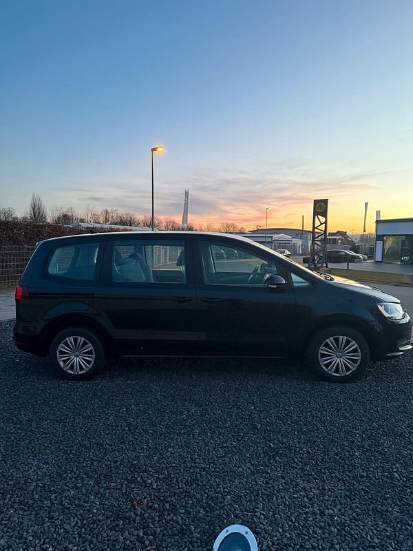Gebraucht VW Sharan 140 PS (102 kW) 2019 Schwarz Van / Kleinbus