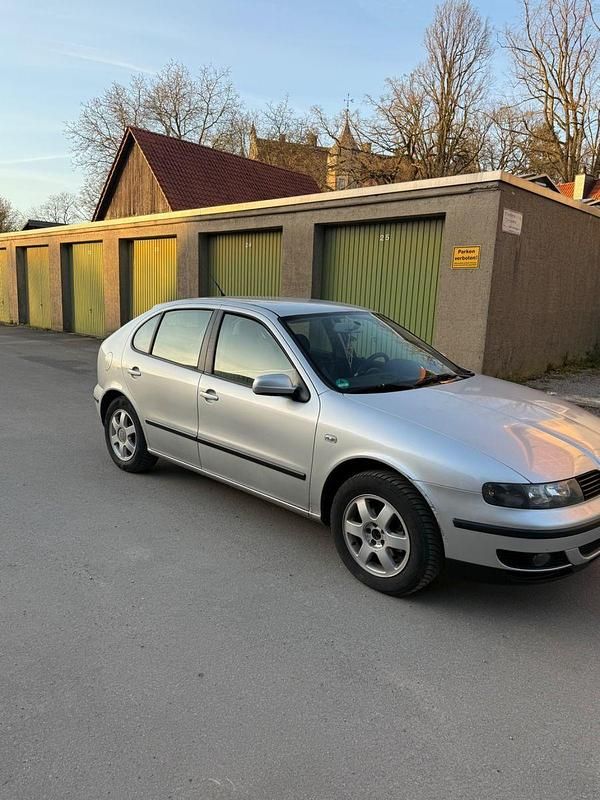Second-hand Seat Leon 105 CP (77 kW) 2002 Argintiu Hatchback