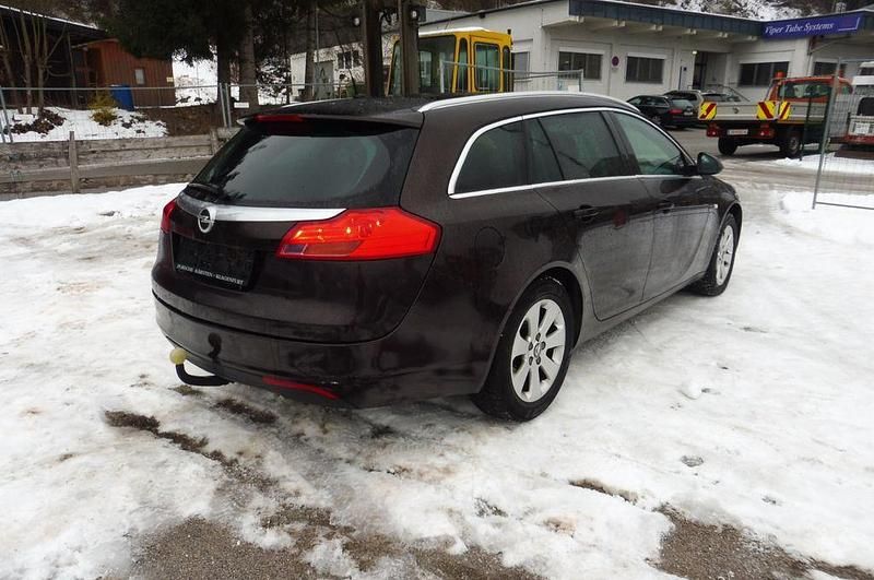 Gebraucht Opel Insignia Edition 131 PS (96 kW) 2013 Braun Kombi