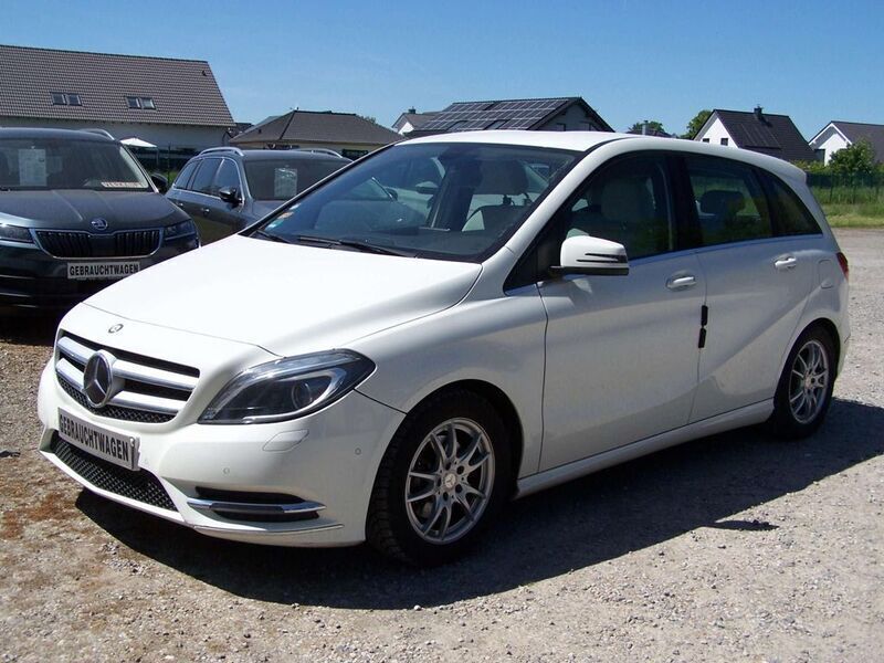Calcitweiss unilack Gebraucht 2014 Mercedes B200 Van / Kleinbus | 13.980 € (Fairer Preis) - Bild 1/4