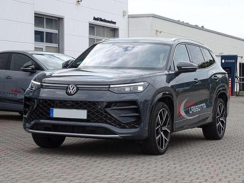 Delfingrau metallic Gebraucht 2025 VW Tayron R-line SUV | 57.900 € (Superpreis) - Bild 1/4