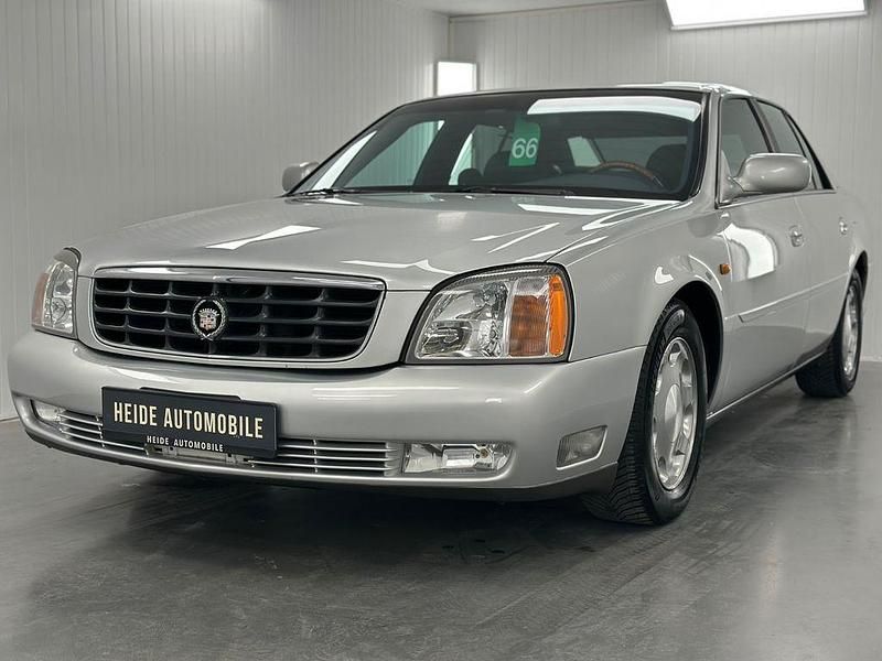Second-hand Cadillac Deville 279 CP (205 kW) 2001 Argintiu Berlinǎ