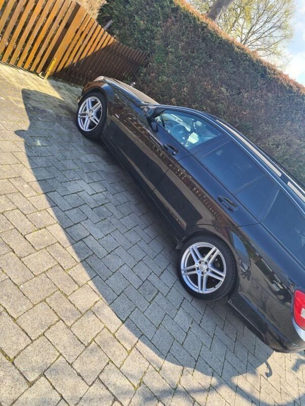 Schwarz Gebraucht 2012 Mercedes C180 Kombi | 8.250 € (Guter Preis) - Bild 1/4