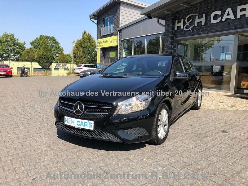 Schwarz Gebraucht 2013 Mercedes A180 Style Limousine | 11.490 € (Fairer Preis) - Bild 1/3