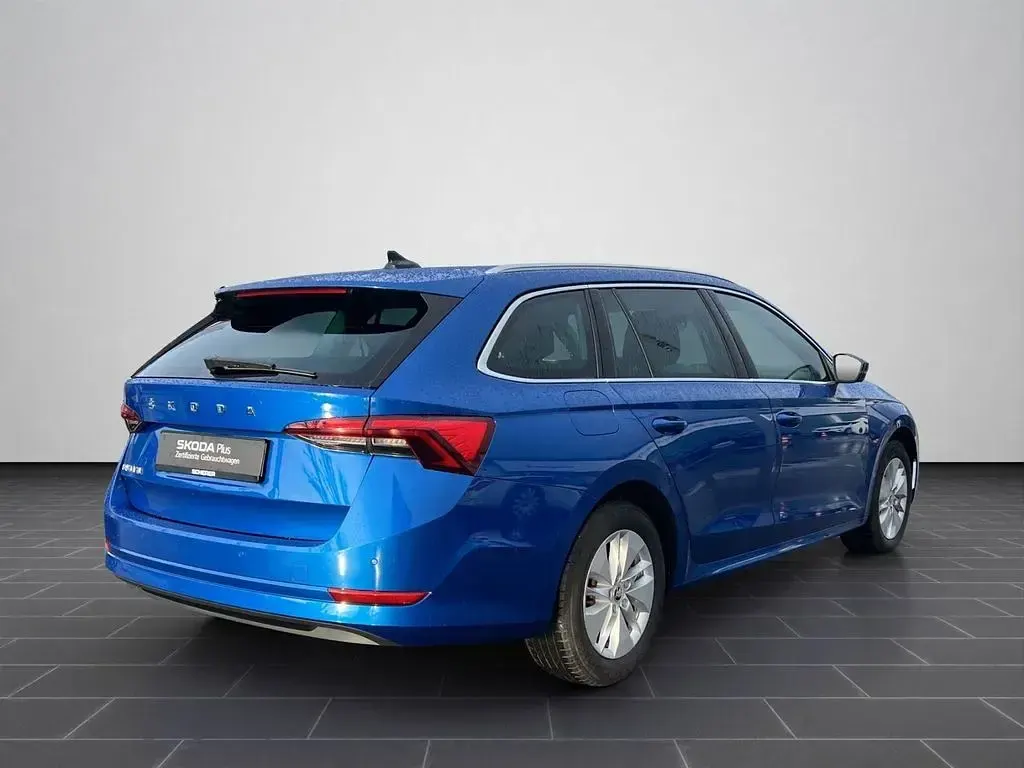 Gebraucht Skoda Octavia Selection 150 PS (110 kW) 2024 Raceblau metallic (metallic) Limousine