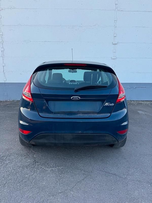 Gebraucht Ford Fiesta 60 PS (44 kW) 2012 Blau Kleinwagen