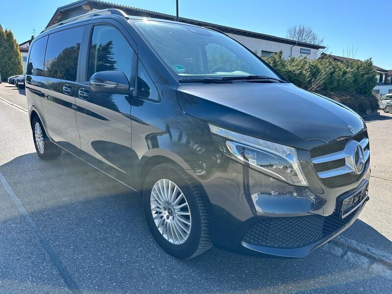 Lackfarbe graphitgrau metallic Gebraucht 2021 Mercedes V300 Edition Van / Kleinbus | 46.900 € (Superpreis) - Bild 1/4