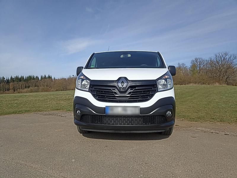 Gebraucht Renault Trafic 125 PS (91 kW) 2017 Weiß Van / Kleinbus