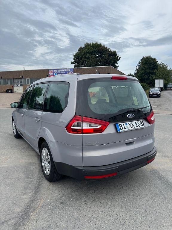 Gebraucht Ford Galaxy Trend 140 PS (102 kW) 2011 Grau Van / Kleinbus