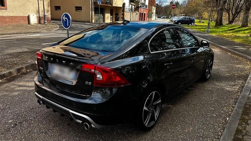 Gebraucht Volvo S60 R-Design 163 PS (119 kW) 2012 Grau Limousine