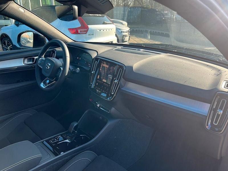 Gebraucht Volvo XC40 Plus 163 PS (119 kW) 2025 Schwarz SUV