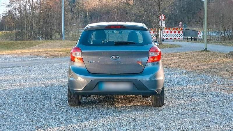 Gebraucht Ford Ka Plus 86 PS (63 kW) 2016 Grau Kleinwagen
