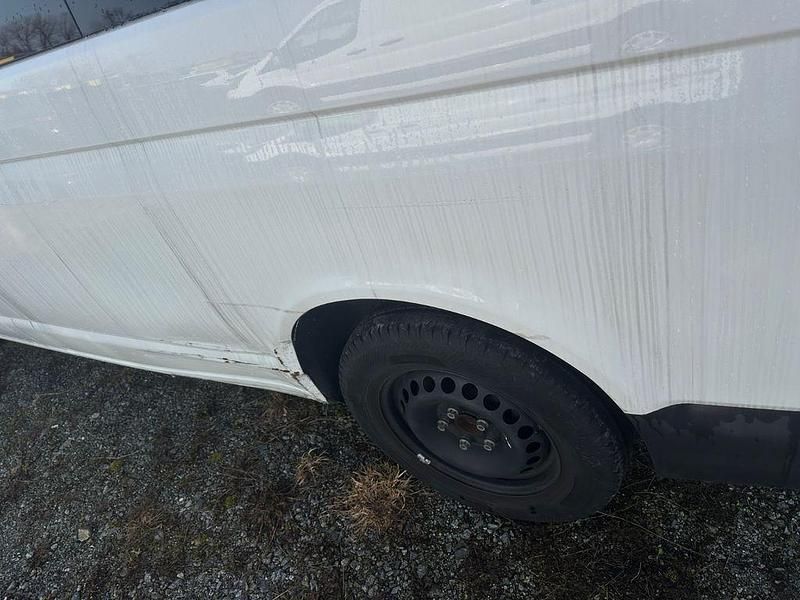 Gebraucht VW Caravelle Trendline 110 PS (80 kW) 2023 Weiß Van / Kleinbus