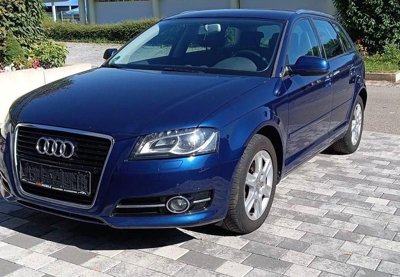 Usata Audi A3 Attraction 105 CV (77 kW) 2012 Blu Utilitaria
