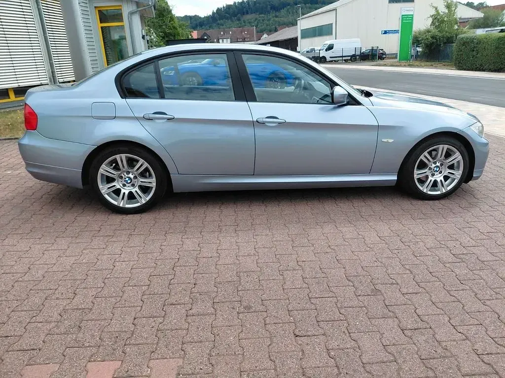 Gebraucht BMW 318 Comfort Edition 143 PS (105 kW) 2010 Blau Limousine