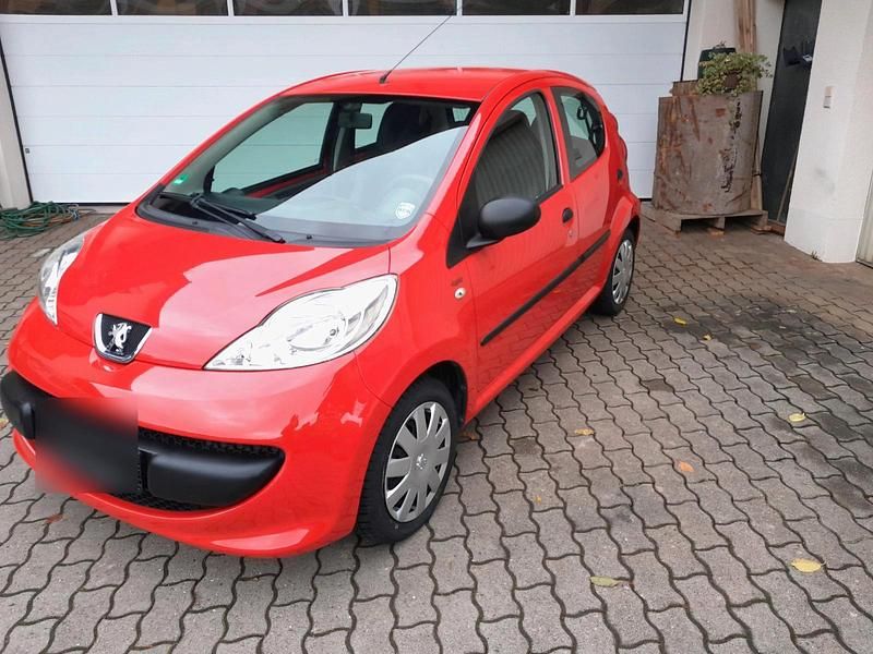 Rot Gebraucht 2006 Peugeot 107 Kleinwagen | 2.500 € (Teuer) - Bild 1/4