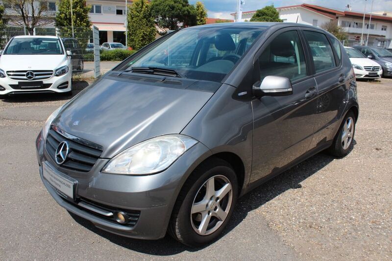 Mountaingrau met. Gebraucht 2010 Mercedes A180 Limousine | 2.495 € (Fairer Preis) - Bild 1/4