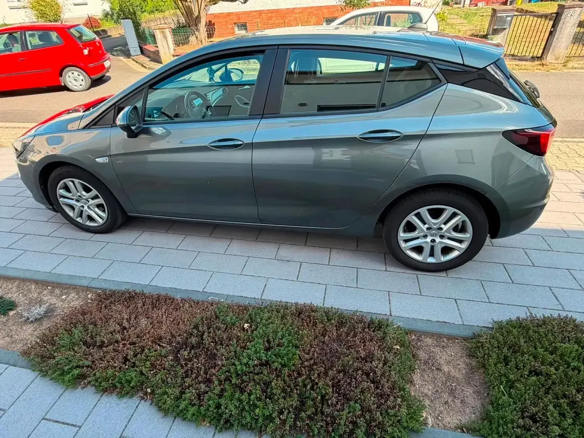 Gebraucht Opel Astra 102 PS (75 kW) 2020 Grau Limousine