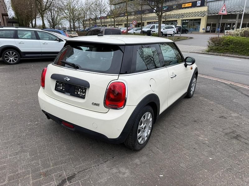 Begagnad Mini ONE 75 HK (55 kW) 2016 Vit Halvkombi