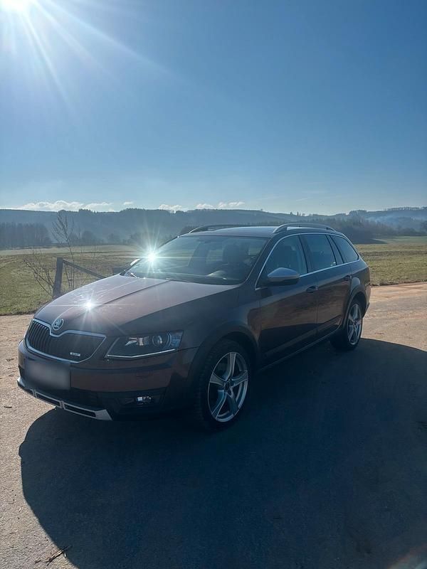 Gebraucht Skoda Octavia Scout 186 PS (136 kW) 2016 Kombi