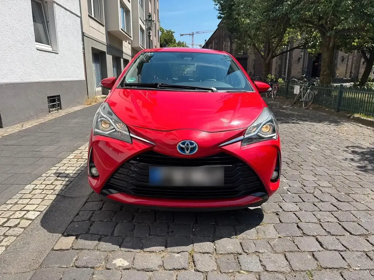 Gebraucht Toyota Yaris Comfort 101 PS (74 kW) 2017 Rot Kleinwagen