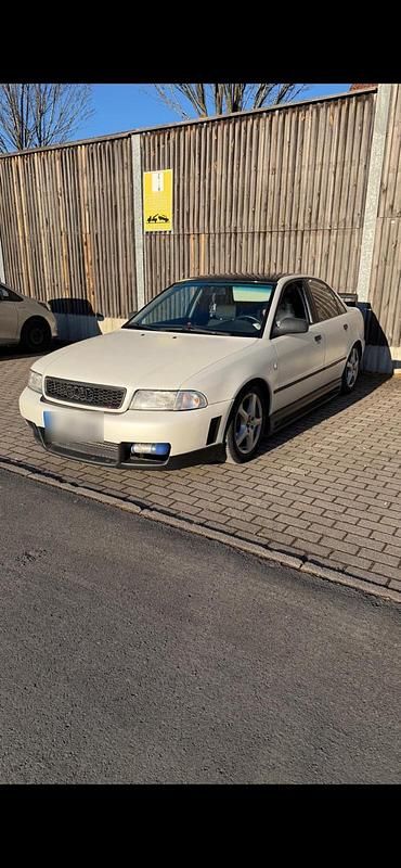 Gebraucht Audi A4 150 PS (110 kW) 1995 Rot Limousine