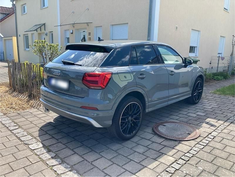 Gebraucht Audi Q2 S-Line 150 PS (110 kW) 2020 Grau SUV