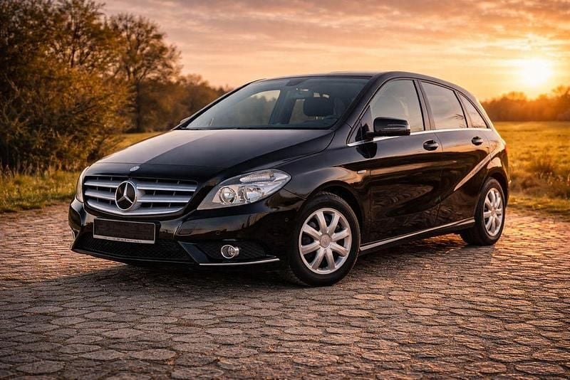 Gebraucht Mercedes B180 109 PS (80 kW) 2012 Schwarz Van / Kleinbus