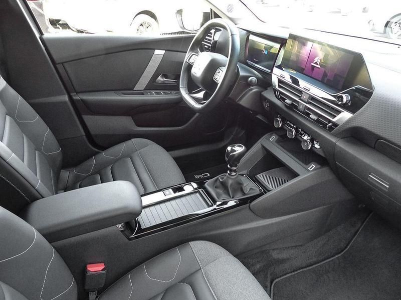 Gebraucht Citroën C4 Shine 131 PS (96 kW) 2023 Gruen Limousine