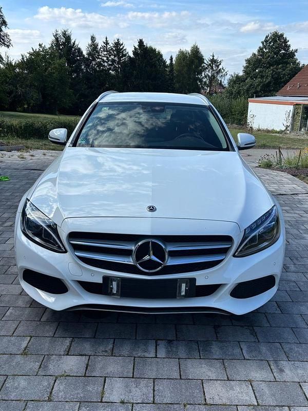 Weiß Gebraucht 2018 Mercedes C180 Avantgarde Kombi | 16.900 € (Guter Preis) - Bild 1/4