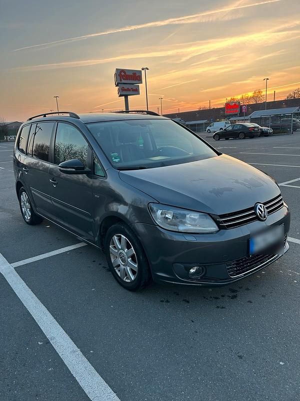 Gebraucht VW Touran 105 PS (77 kW) 2013 Braun Van / Kleinbus
