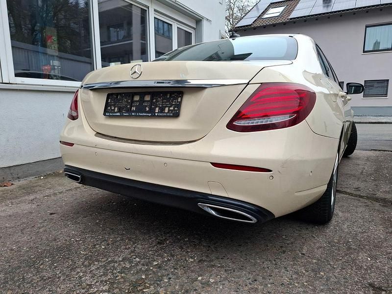 Gebraucht Mercedes E200 150 PS (110 kW) 2019 Beige Limousine