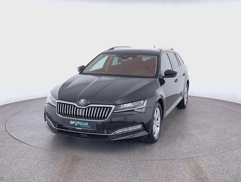 Schwarz (metallic) Gebraucht 2022 Skoda Superb Style Kombi | 28.970 € (Fairer Preis) - Bild 1/4