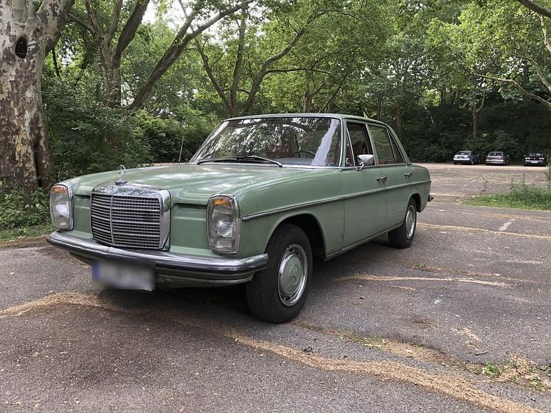 Gebraucht Mercedes 220 60 PS (44 kW) 1973 Grün Limousine