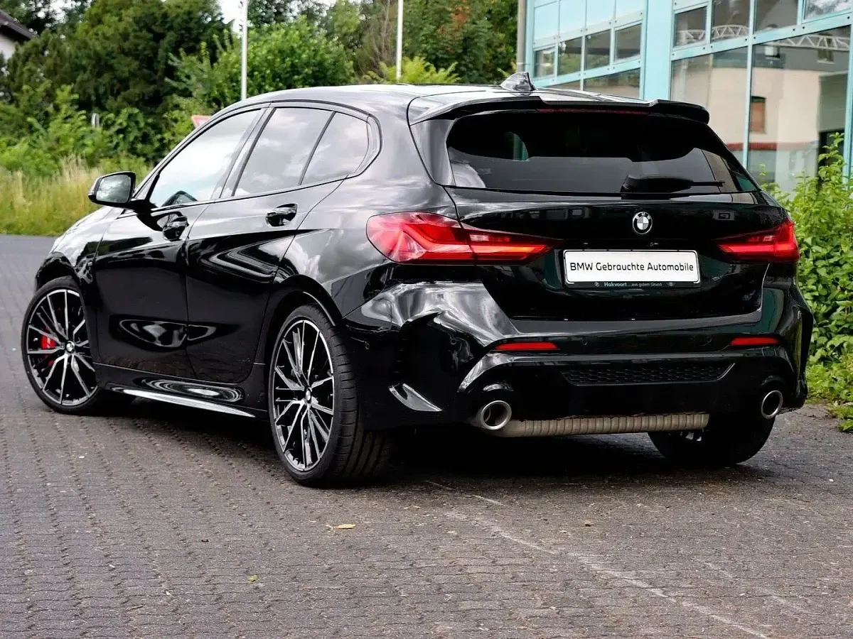 Gebraucht BMW M135 M Sport 306 PS (225 kW) 2023 Black sapphire Kleinwagen