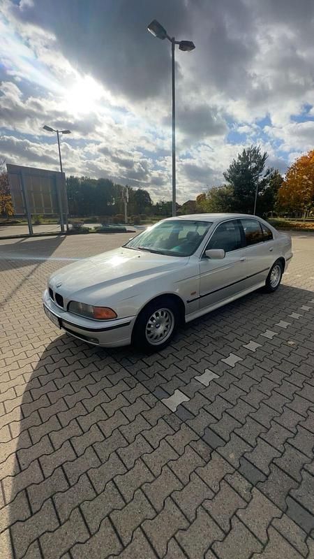 Silber Gebraucht 1999 BMW 523 Limousine | 4.000 € (Etwas zu teuer) - Bild 1/4