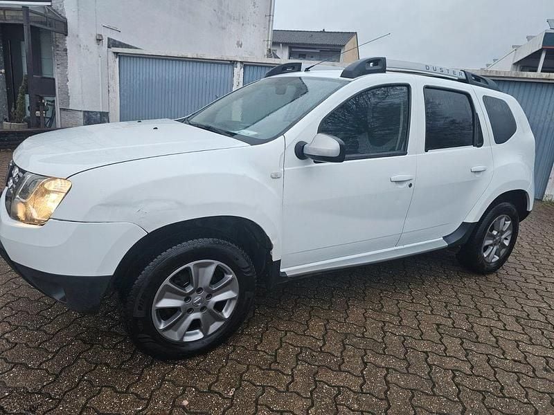 Weiß Gebraucht 2018 Dacia Duster Black Shadow SUV | 5.990 € (Superpreis) - Bild 1/4