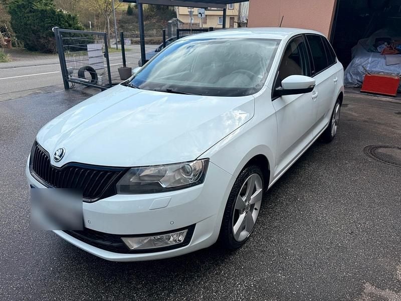 Gebraucht Skoda Rapid Joy 116 PS (85 kW) 2016 Weiß Kleinwagen