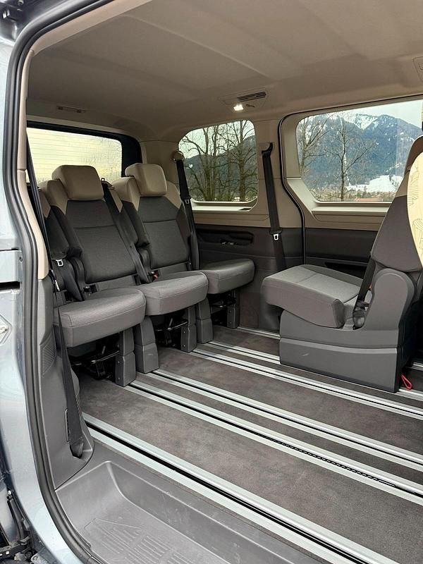 Gebraucht VW Multivan Style 150 PS (110 kW) 2023 Silber Van