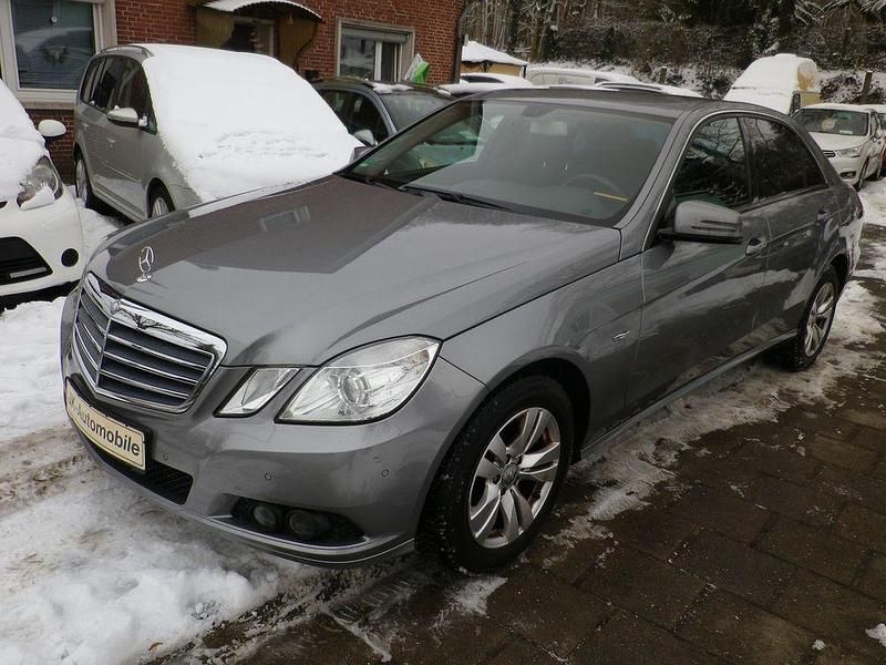 Silber Gebraucht 2010 Mercedes E220 Limousine | 10.990 € (Fairer Preis) - Bild 1/4