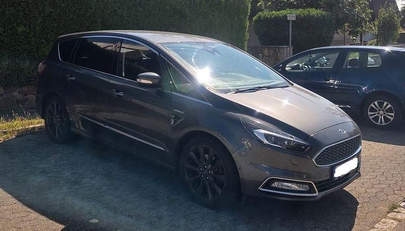 Grau Gebraucht 2017 Ford S-MAX Vignale Van / Kleinbus | 12.750 € (Fairer Preis) - Bild 1/4