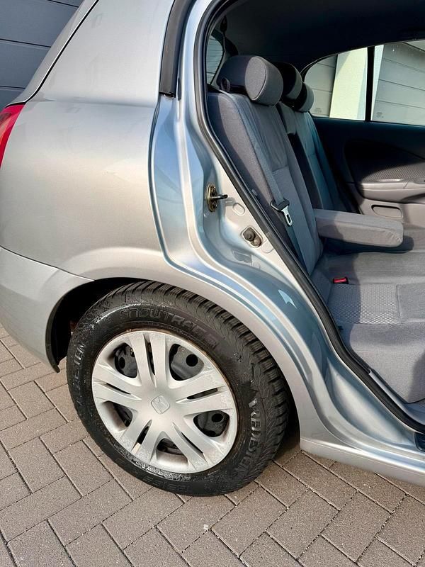 Gebraucht Nissan Almera 98 PS (72 kW) 2003 Silber Limousine