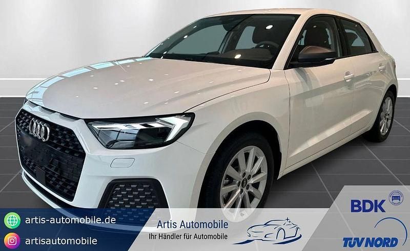 Weiß Gebraucht 2025 Audi A1 Sportback Sport Kleinwagen | 24.990 € (Fairer Preis) - Bild 1/4