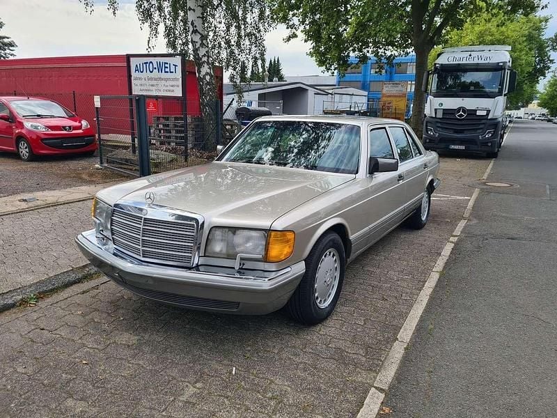 Braun met. Gebraucht 1990 Mercedes S560 Limousine | 16.800 € - Bild 1/4