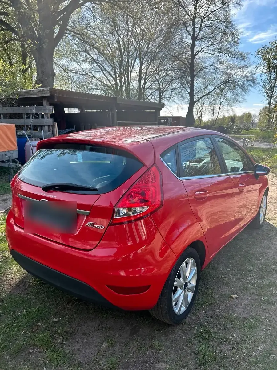 Gebraucht Ford Fiesta 82 PS (60 kW) 2011 Rot Kleinwagen