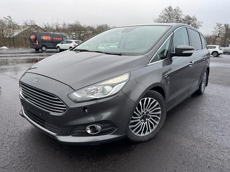 Gebraucht Ford S-MAX Titanium 190 PS (139 kW) 2018 Grau Van / Kleinbus