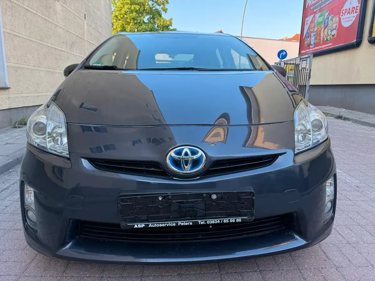 Gebraucht Toyota Prius 100 PS (73 kW) 2011 Grau Limousine