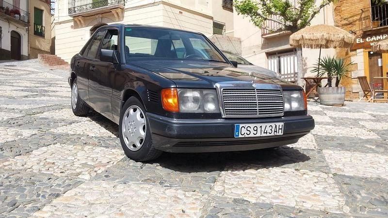 Schwarz Gebraucht 1990 Mercedes 300 Limousine | 15.900 € - Bild 1/4