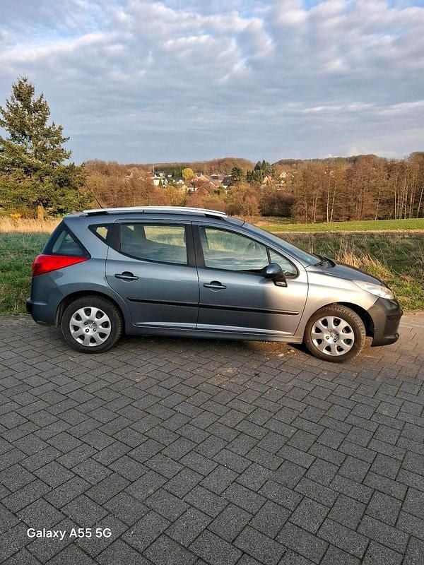 Gebraucht Peugeot 207 95 PS (69 kW) 2011 Grau Limousine